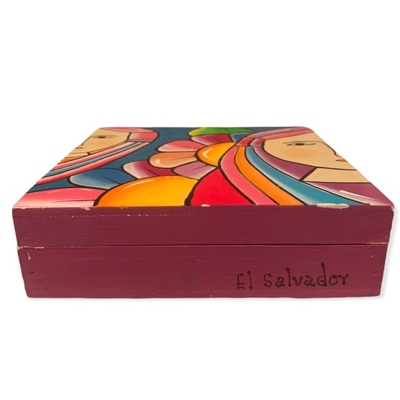 5/25$ ⭐️Hand Painted Wooden Square Box from El Salvador - Picture 2 of 6